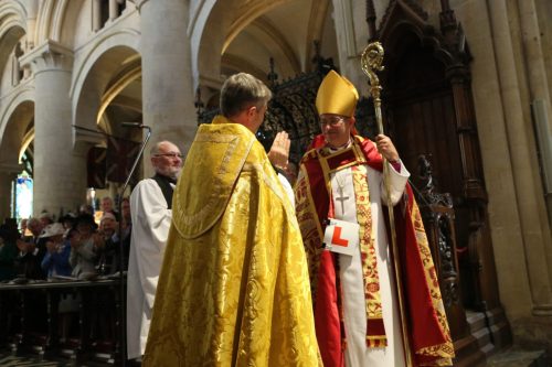 everyone-claps-and-welcomes-the-new-Bishop-to-his-post-L-plates-and-all-3B2A1363-1030x687